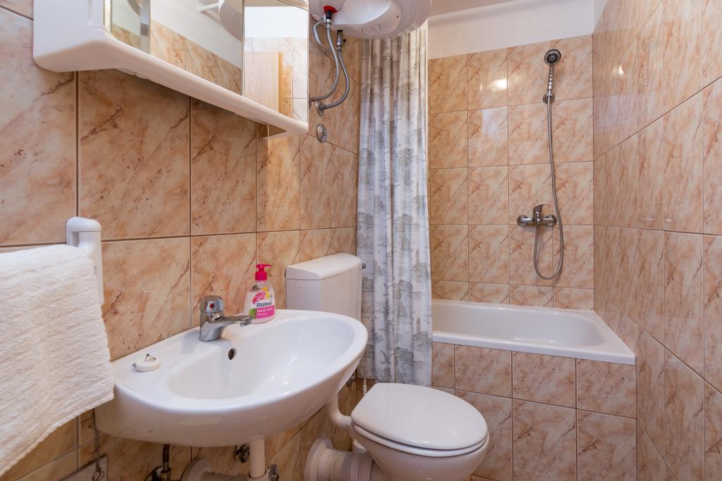 Apartments Mirko Vinisce Room photo